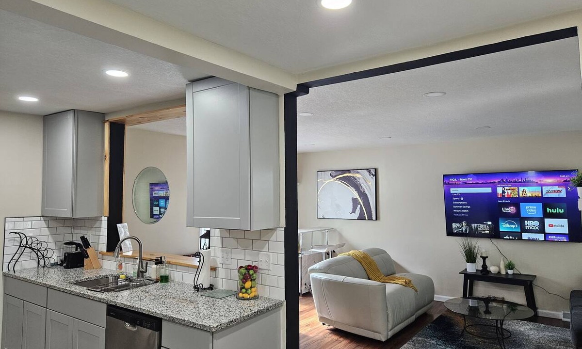 Lovington House | Awesome 3-bedroom house with AC in delightful Des Moines