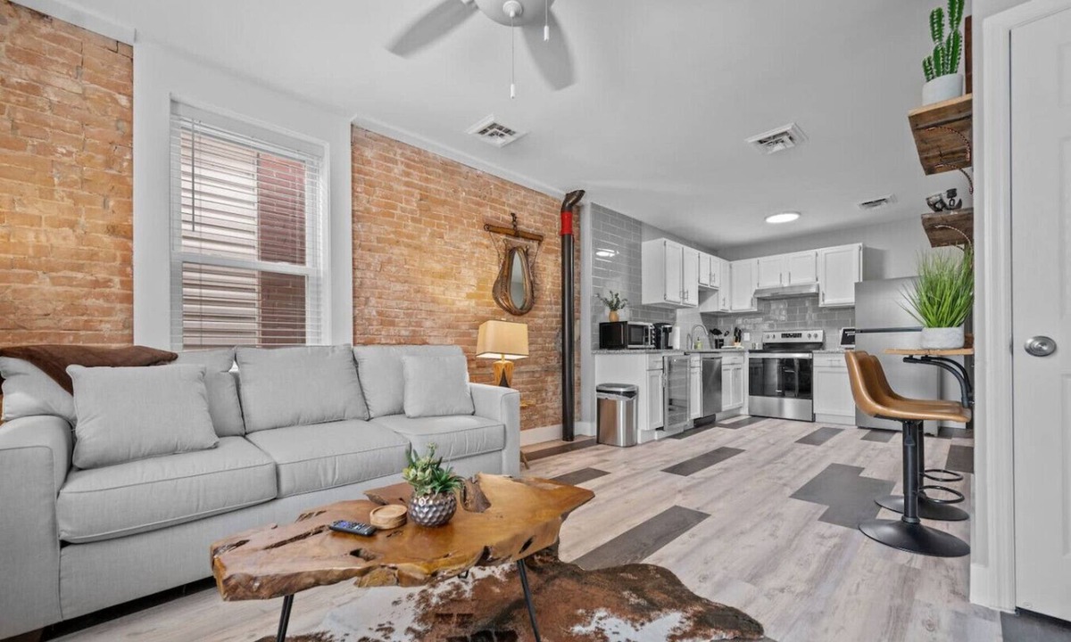 St. Charles Apartment | Backstage Loft Above Honky Tonk