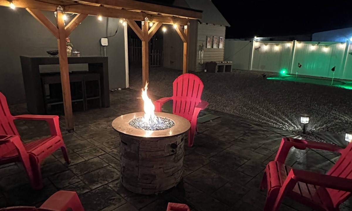 Moses Lake House | Backyard Hangout w/Firepit, Games, and Putting Green/Pet Friendly/Boat Parking