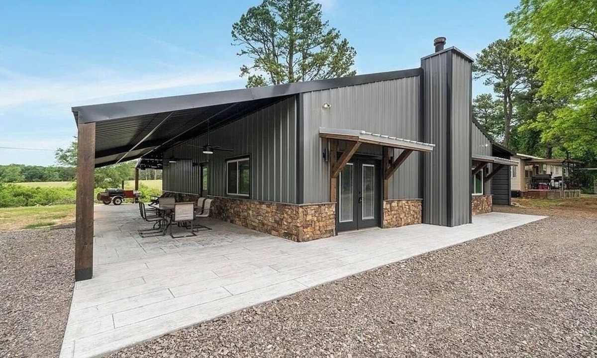 New Blaine House | Barndominium Near Mt. Magazine & Lake Access