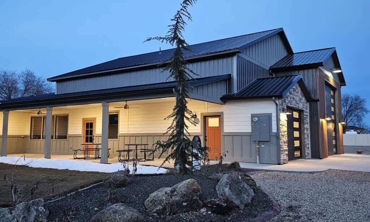 Caldwell House | Barndominium Retreat in Caldwell | Sleeps 14 | RV Bay + Pickleball
