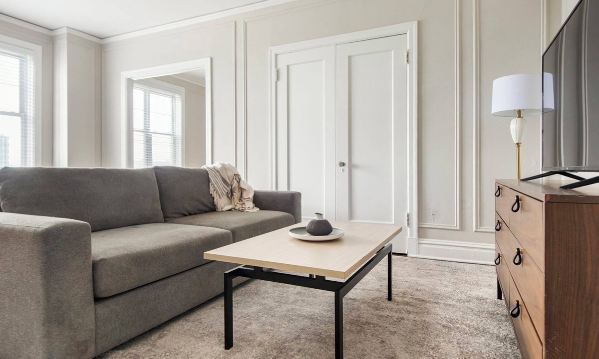 DeBaliviere Place Apartment | Barsala l Modern Studio in the Heart of St. Louis Just Steps from Forest Park
