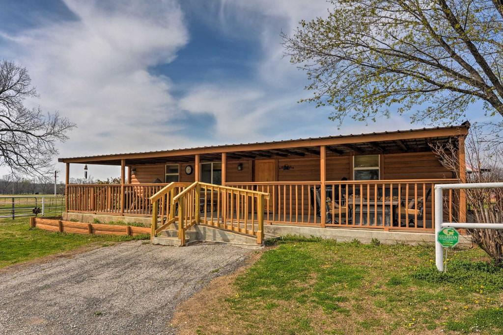 Bartlesville House | Bartlesville Cabin w/Pool, Hot Tub & Trampoline!
