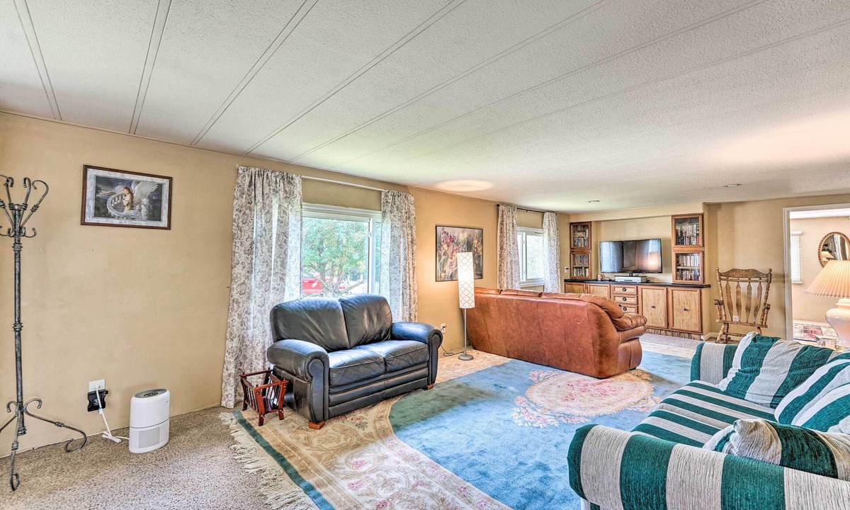 Wheatland House | Basecamp 6 bed Home near Power Plant, Glendo