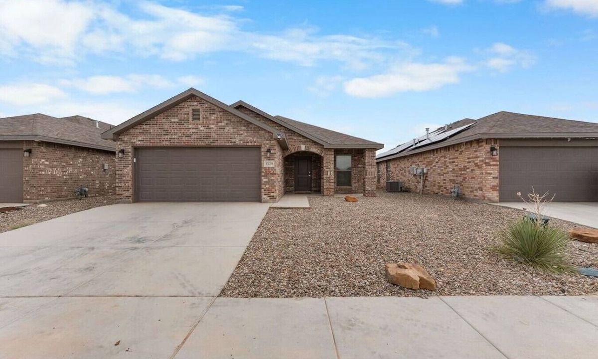 Odessa House | Basin Haven, King Suite, Clean Modern 3BR, Garage