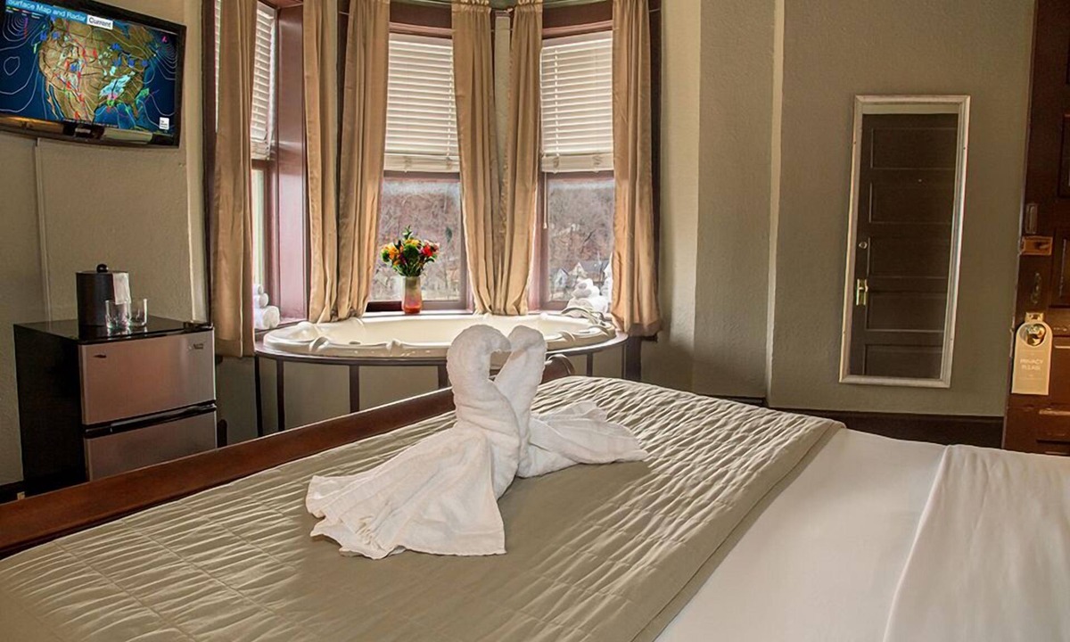 Eureka Springs Historic District Hotel | Basin Park Hotel and Spa