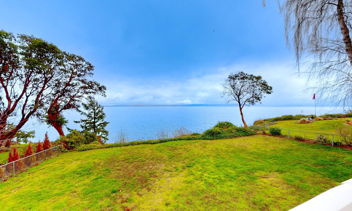 Camano Island House | Bayfront home with amazing water & mountain views, deck, lawn, grill, streaming