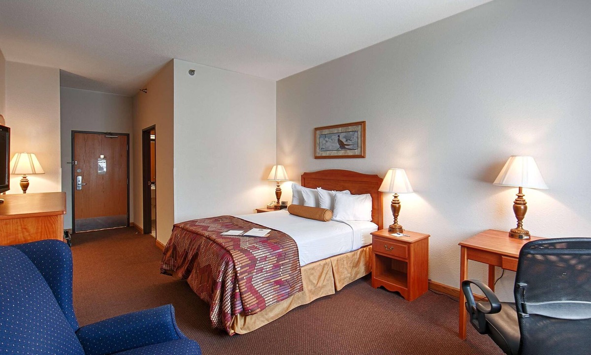 Huron Hotel | Baymont by Wyndham Huron SD