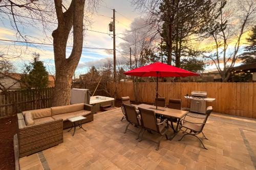 Lamar Heights Area House | BBQ, Hot Tub, Patio, Sunroom + Games!