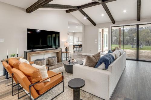 Thurber House | Beach + Brazos River Access! Family-Friendly Haven