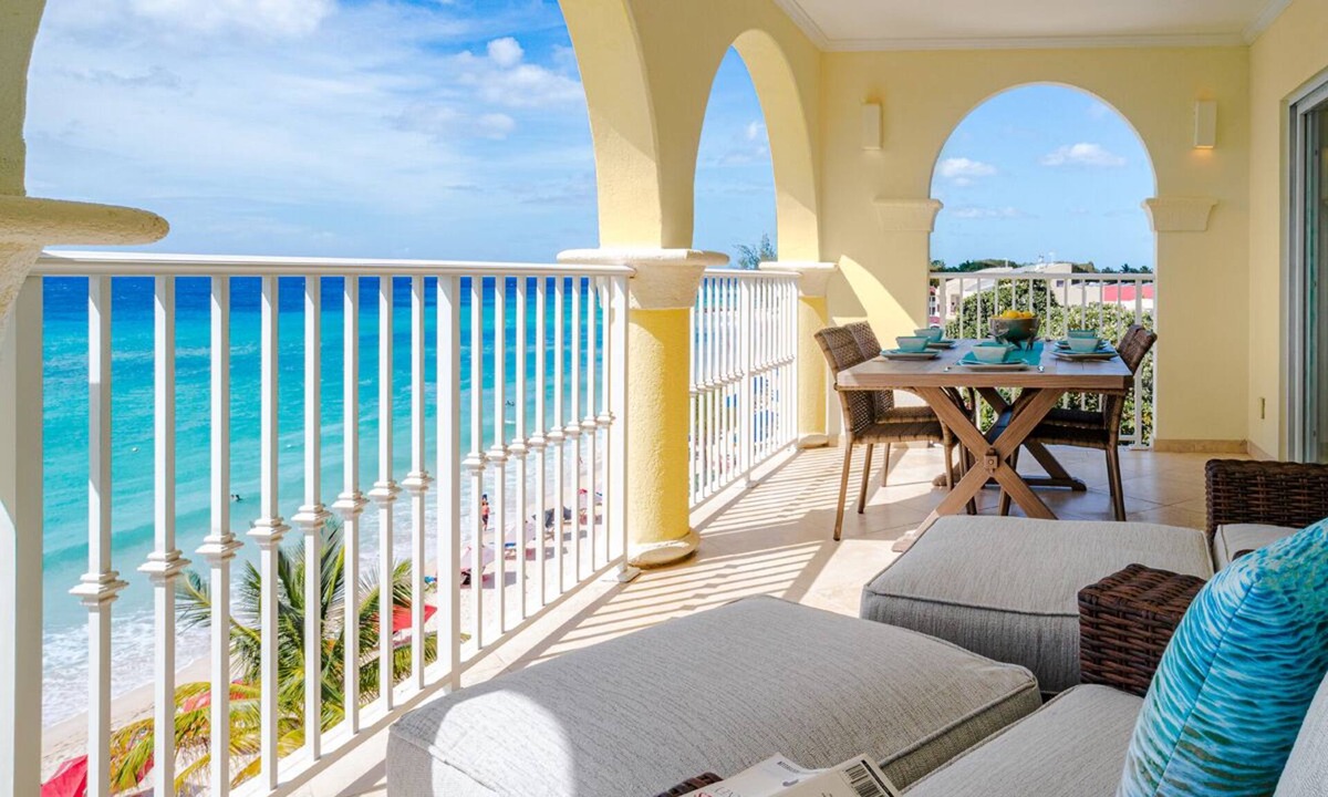 Dover Apartment | Beachfront 2-bed Apt with two pools - Sapphire 401