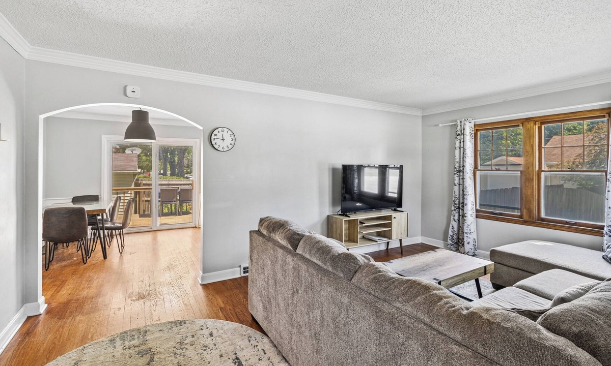Beaverdale House | Beautiful 3-bedroom house with AC in adorable Des Moines