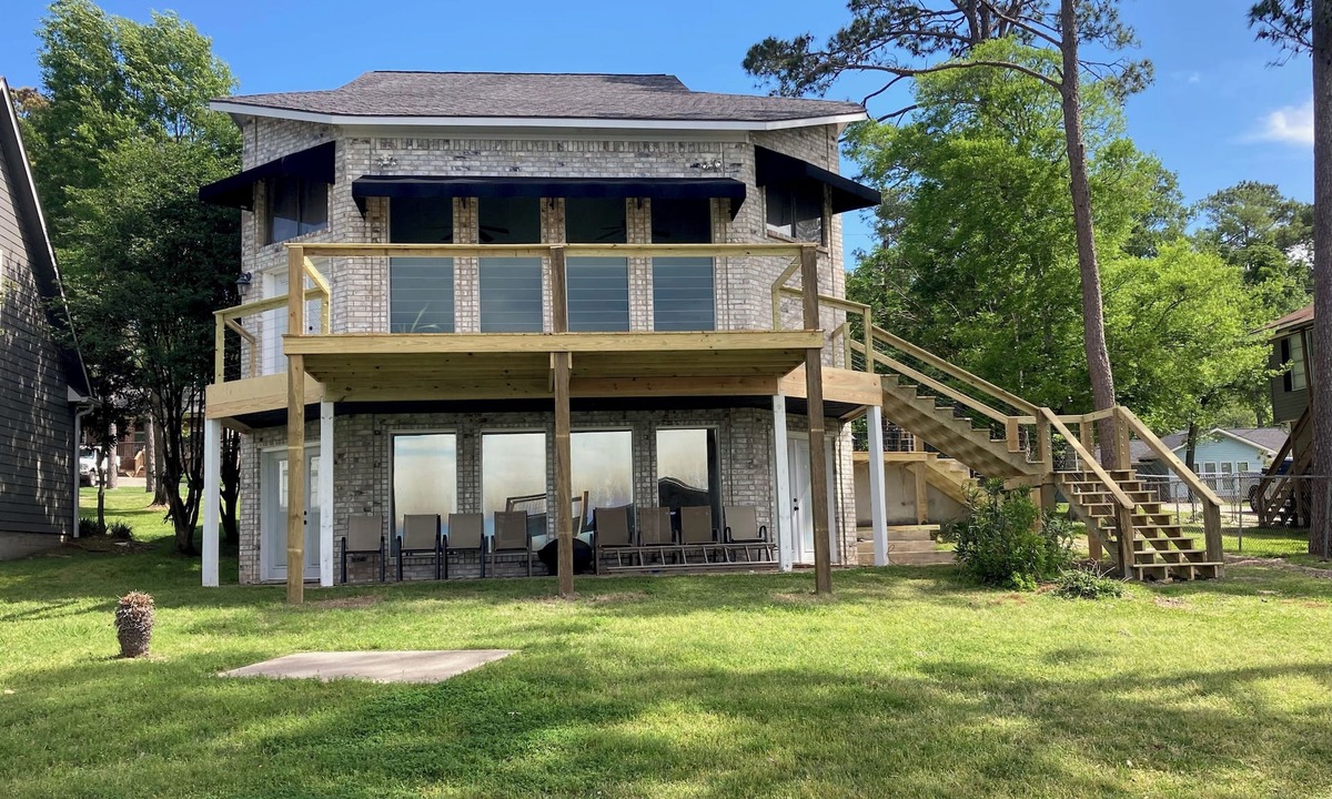 Onalaska House | Beautiful 3 Story Lake Front Home with boat lift!