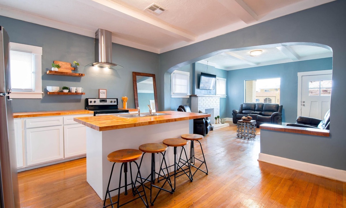 El Paso House | Beautiful bungalow located in the heart of El Paso