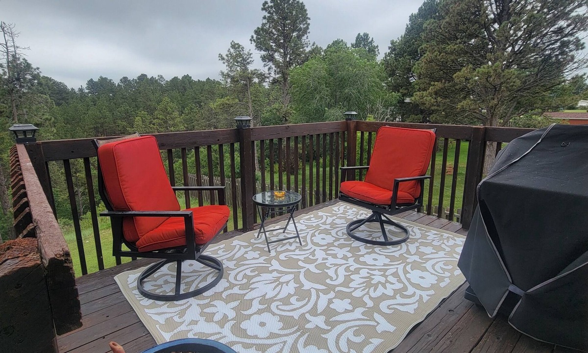 Colonial Pine Hills Cabin | Beautiful & Comfy CABIN Retreat with abundant wildlife, WIFI and AC
