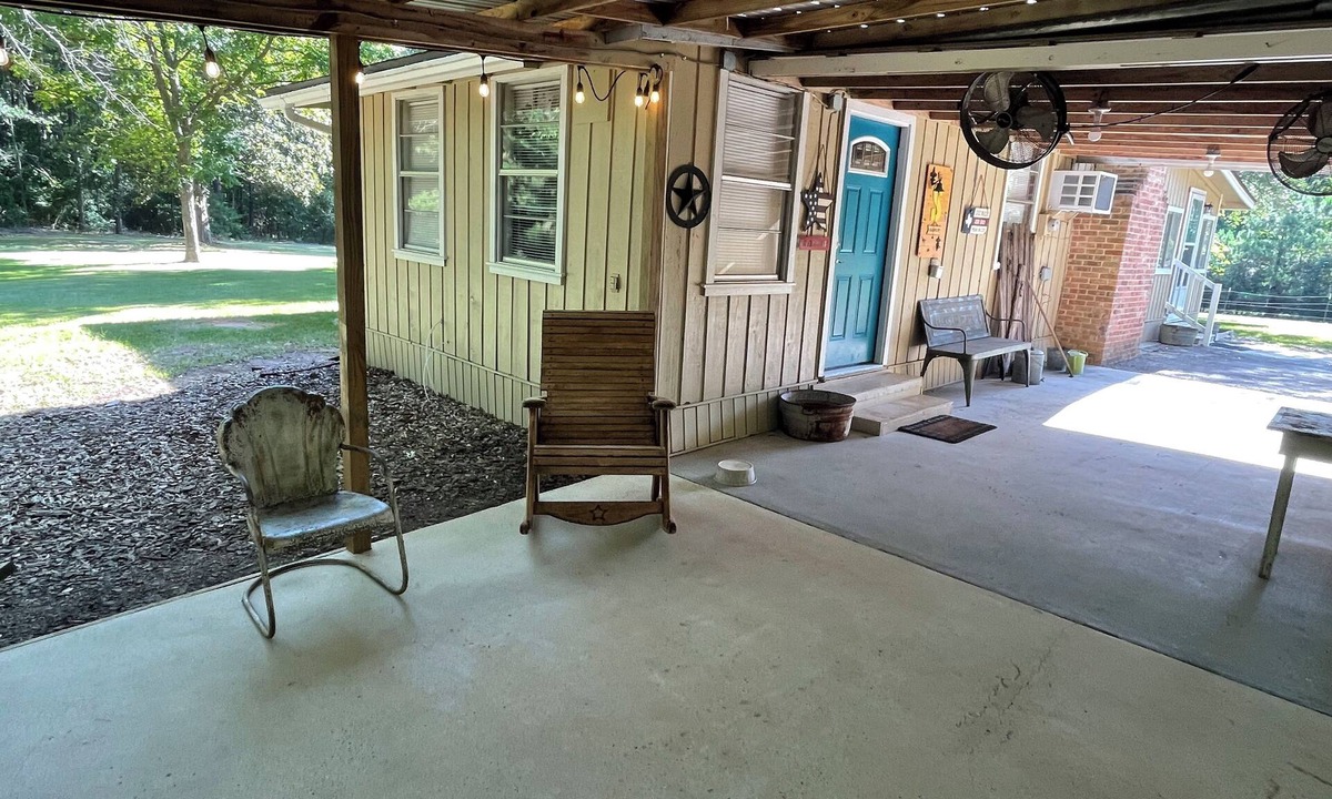 Milam House | Beautiful Country Home on 11 Acres Near Toledo Bend Lake.