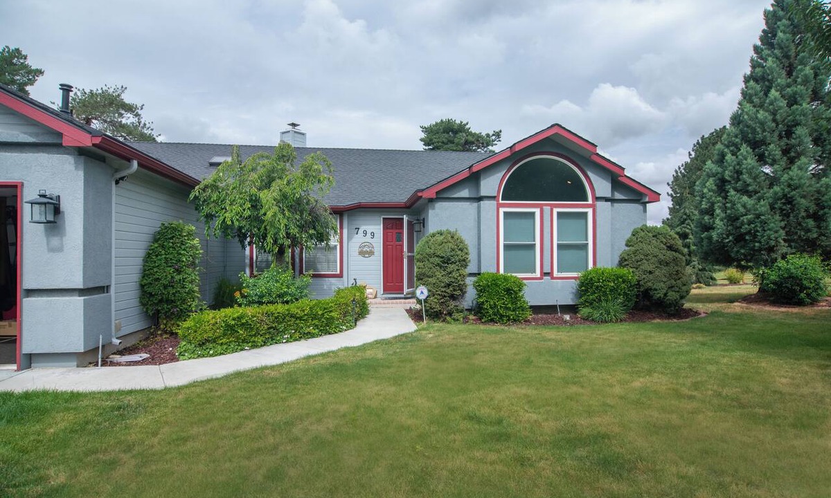 Eagle House | Beautiful Golf Course Getaway in Charming Eagle, ID!