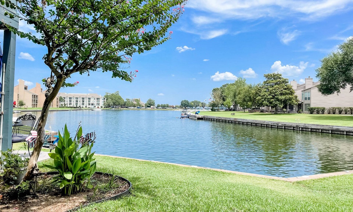 Walden on Lake Conroe Condo | Beautiful lake views at Lake Conroe Lakeside Retreat- 1st Floor