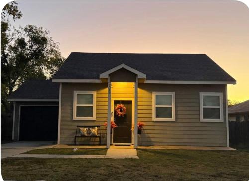 Fort Worth House | Beautiful modern 3 bed 2 bath