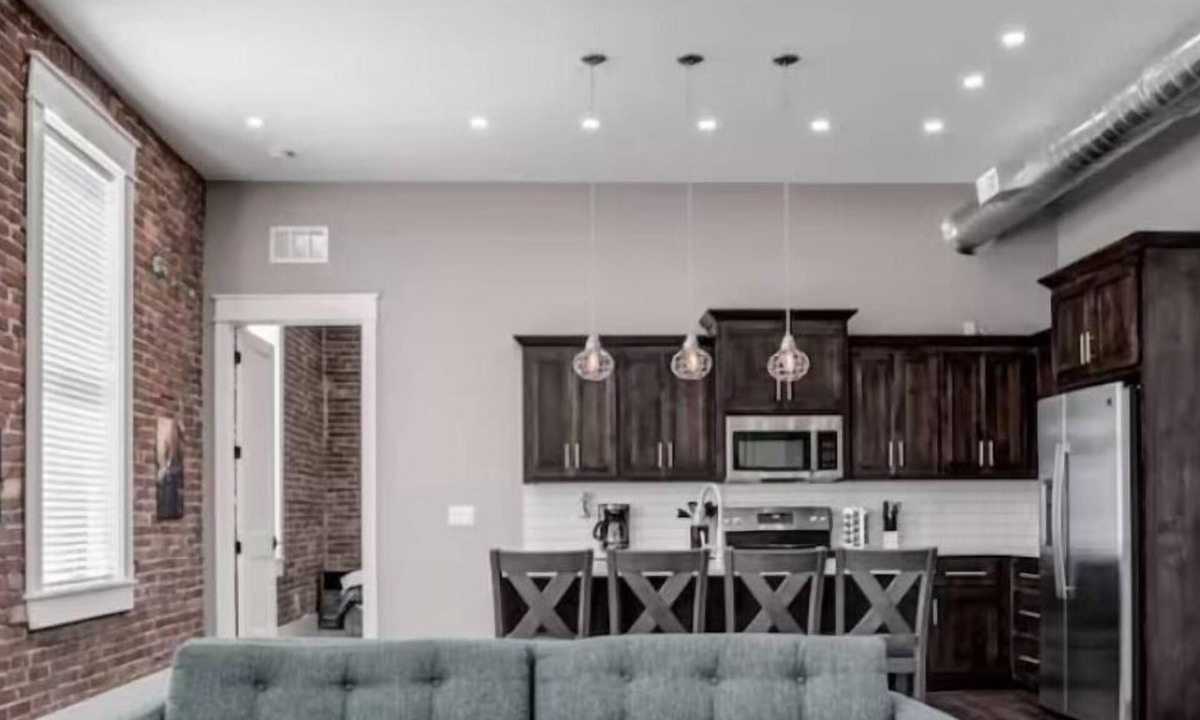Smithville Apartment | Beautifully remodeled loft in the heart of Smithville, MO