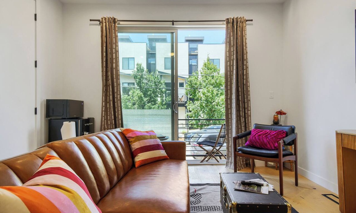 Berkeley House | Berkeley Flat | Walk to Tennyson | Balcony