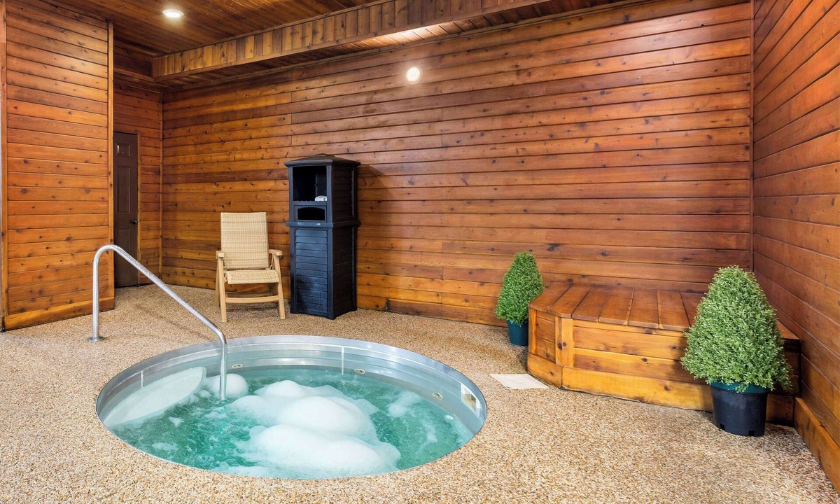 Chamberlain Hotel | Best Western Lee's Motor Inn
