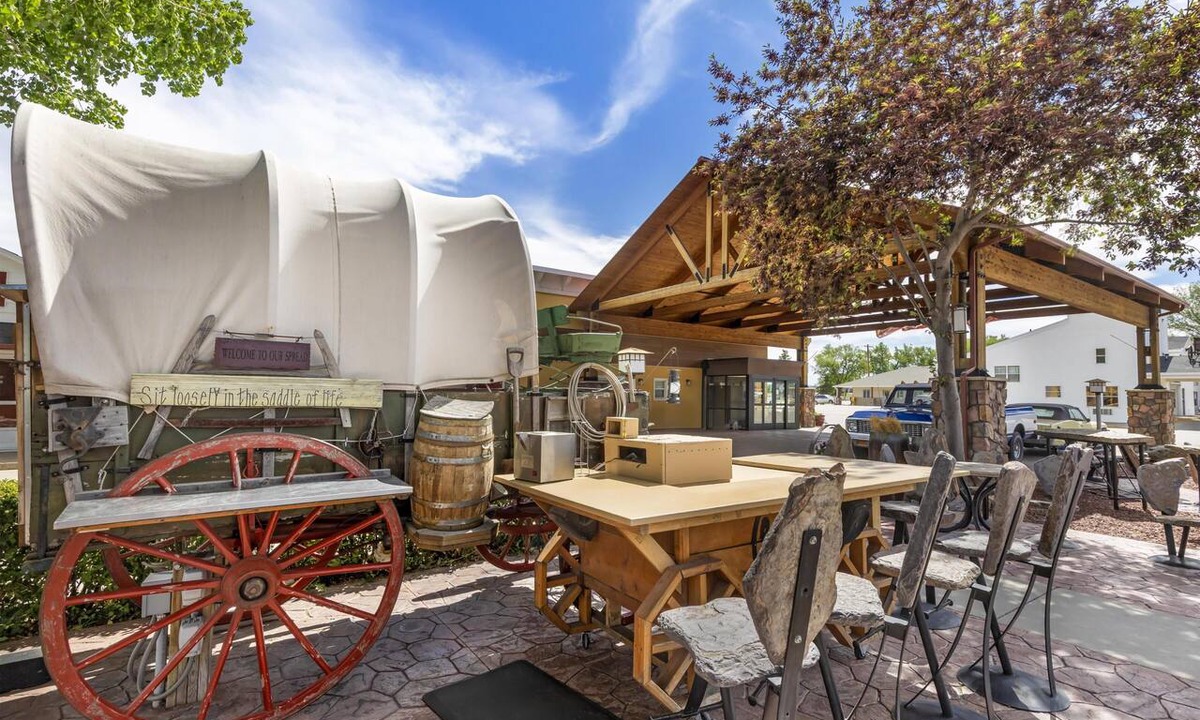Lusk Hotel | Best Western Pioneer