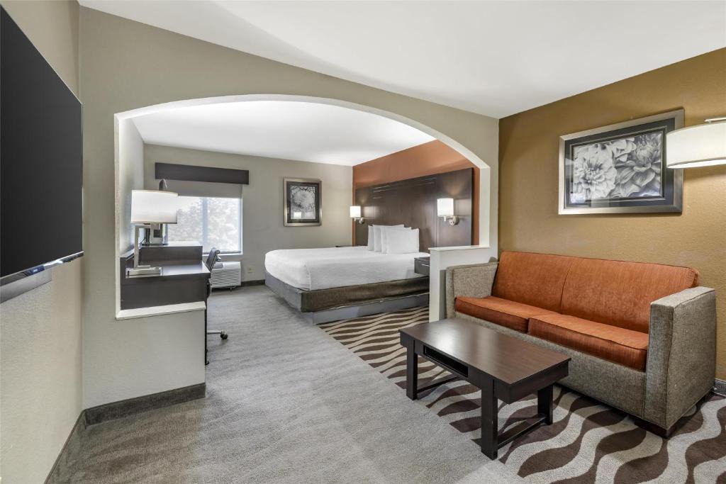 Lee's Summit Hotel | Best Western Plus Lee's Summit Hotel & Suites