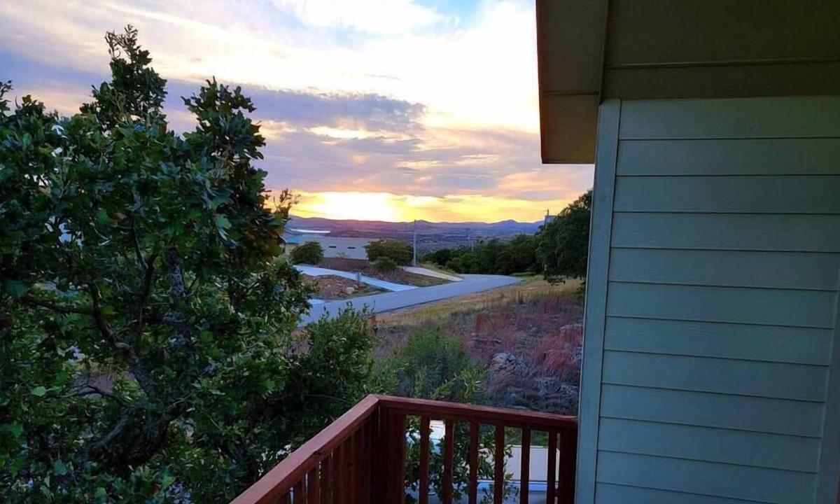 Medicine Park Cabin | Big Rock Cabin,Mountain View, lots of parking