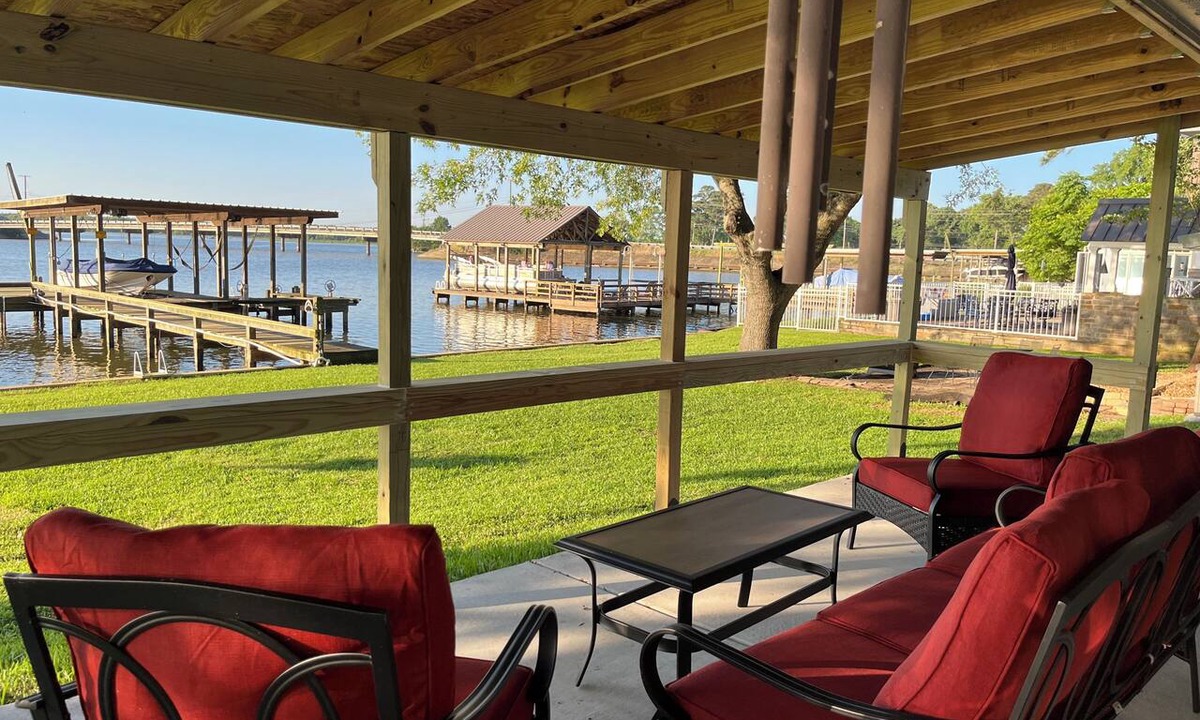 Trinity House | Big spacious home, 6 kayaks, firepit, fishing, boat space, next to Goat Island.