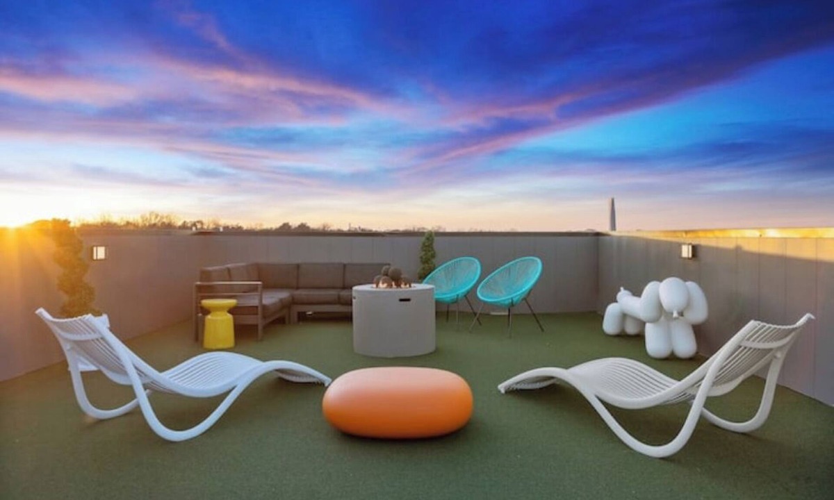 Kessler House | Bishop Arts~Dallas Skyline Views~Rooftop~3 Bedroom with Private Bathrooms