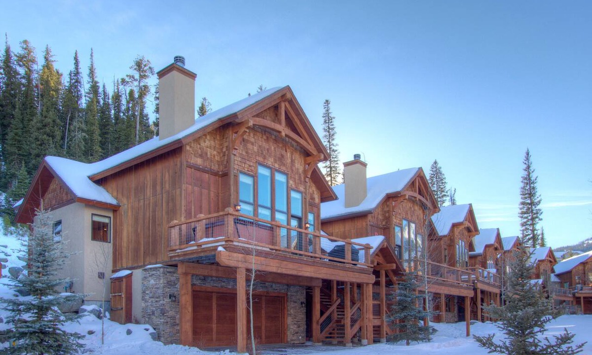 Big Sky House | Black Eagle Retreat | Hot Tub Ski to Village Sleeps 12