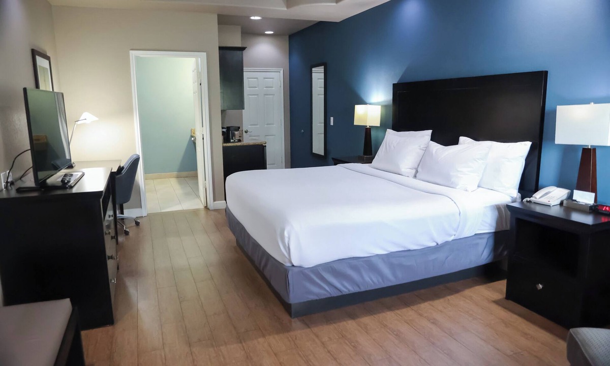 Sweet Home Hotel | Black Gold Inn