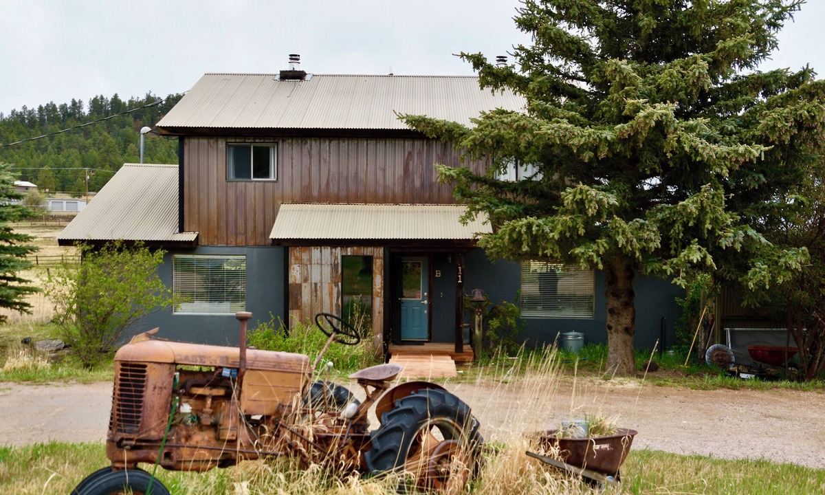Angel Fire House | Black Lake Mountain Retreat. The rural setting welcomes birds and bird watchers.