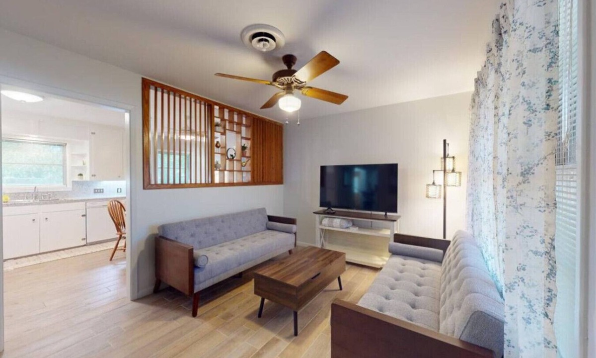 Navasota House | Bluebonnet Bungalow | Downtown Navasota