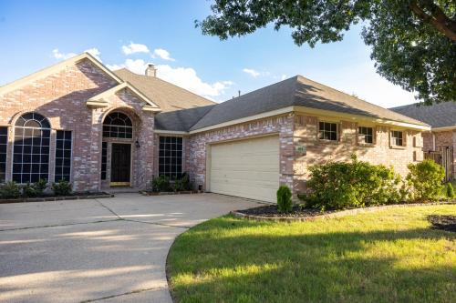 Lewisville House | Bluebonnet Retreat