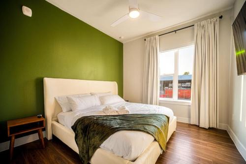 Dallas Apartment | Boho Luxe Apt with Resort Pool, Laundry, Parking