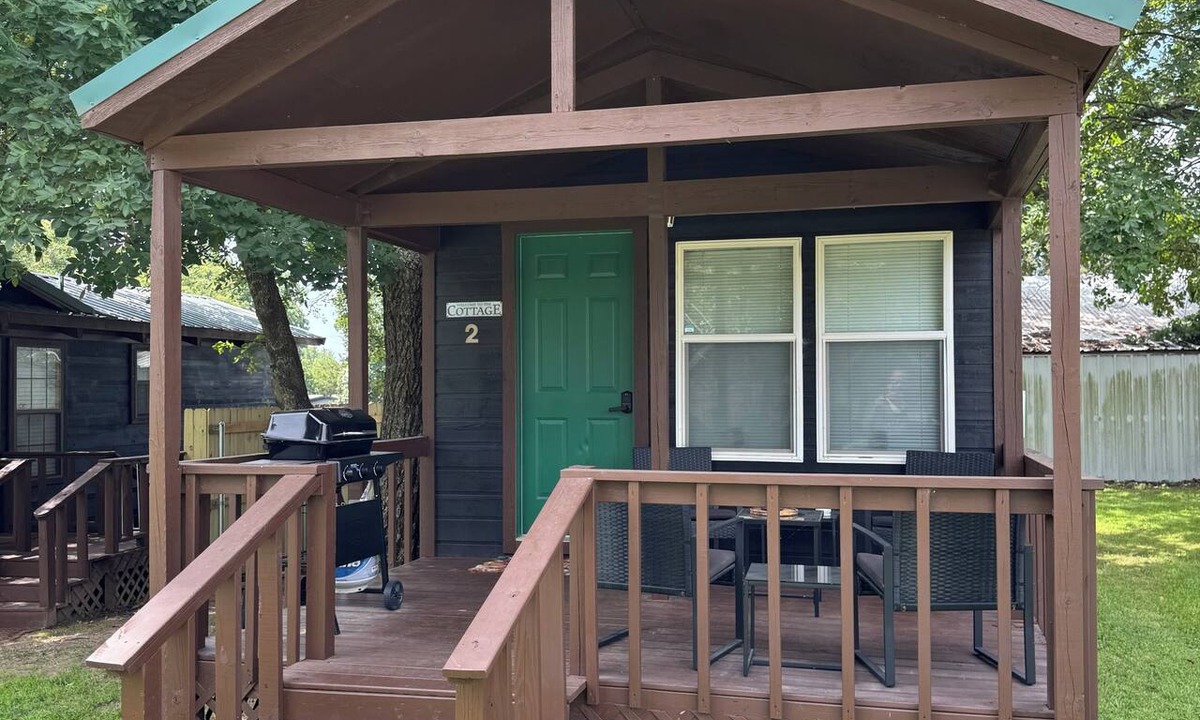 Texanna Cabin | Boulder Ridge Cabin 2: The Cottage - Newly Renovated Tiny Cabin Sleeps 4