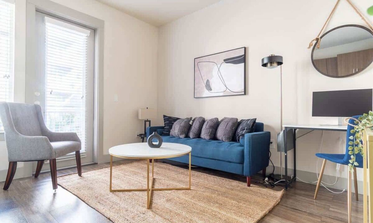 Richardson Apartment | Boulevard Stays Dashing King 1 BR Suite Pool, Parking Gym M