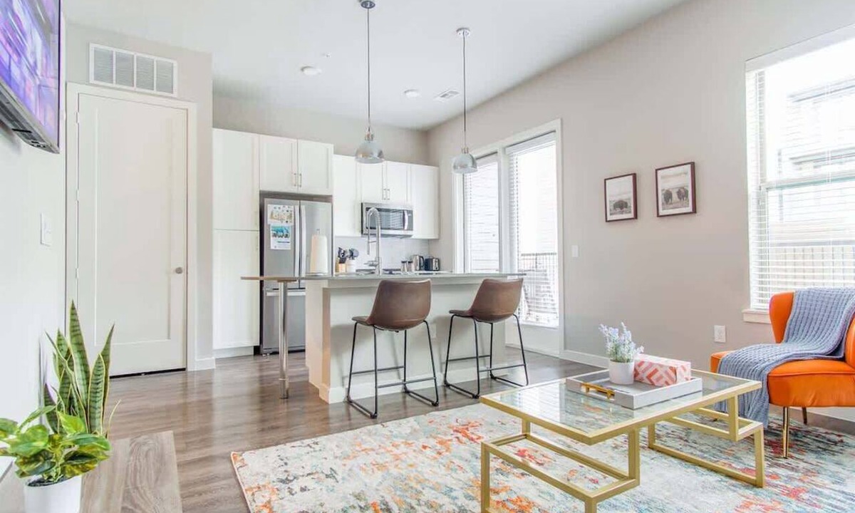 McKinney Apartment | Boulevard Stays Pool Gym Parking 1BR King Suite A