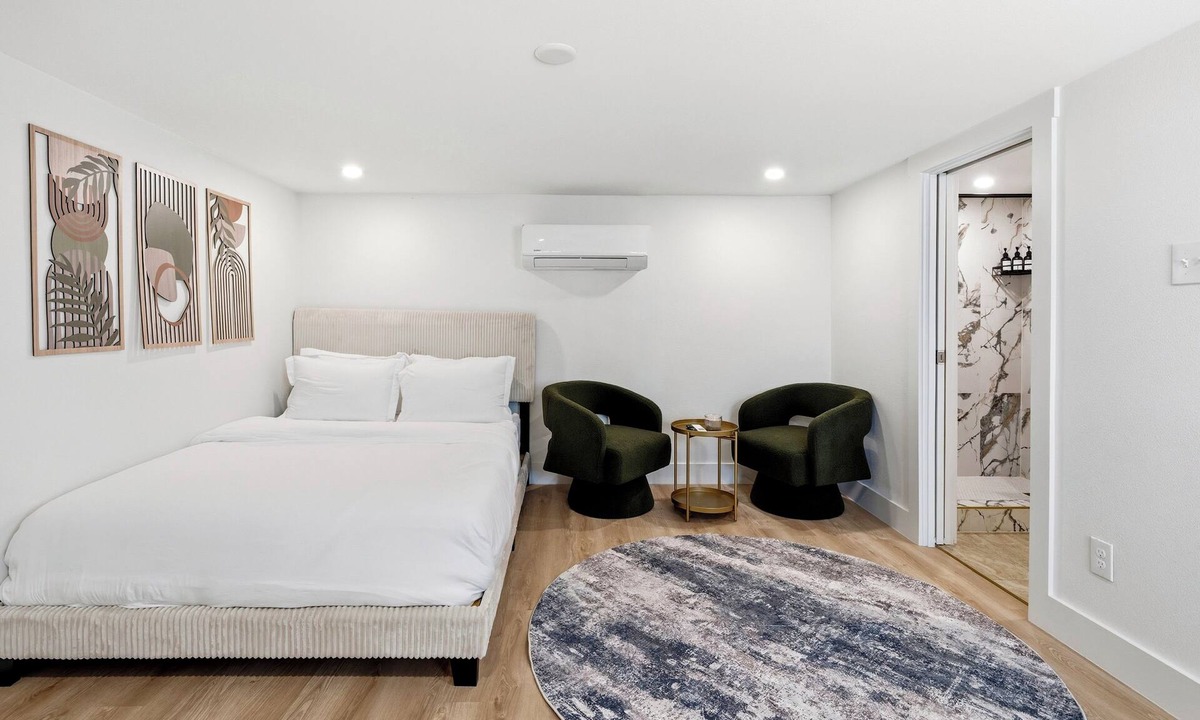 Oak Cliff Apartment | Boutique Cozy Studio in the Heart of Bishop Arts #7