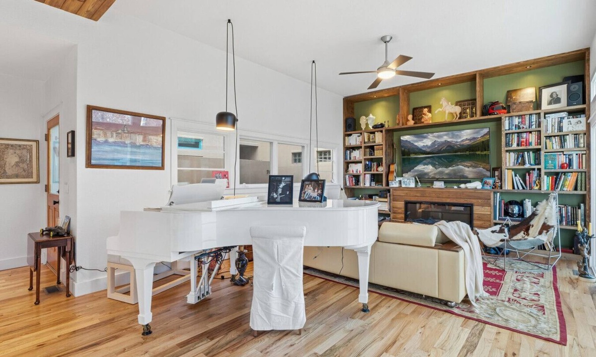 Longmont Apartment | Boutique-Feel Townhome w/Piano + Balcony