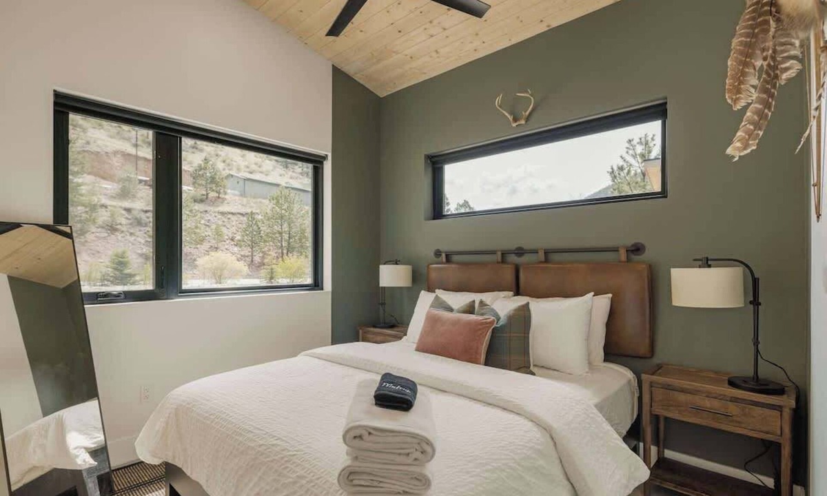 Grant Cabin | Bow & Arrow, Creekside Sauna, Cold Plunge