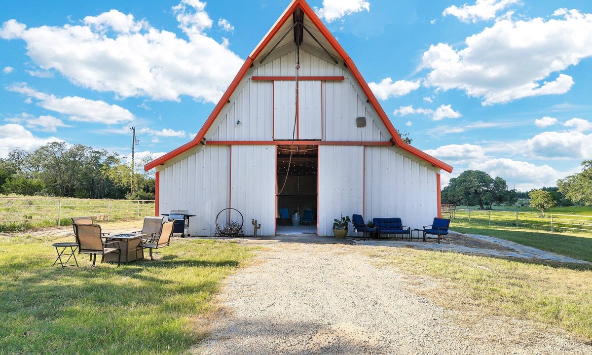 Fair Oaks Ranch House | Box 3- A Birdy Vacation Rental
