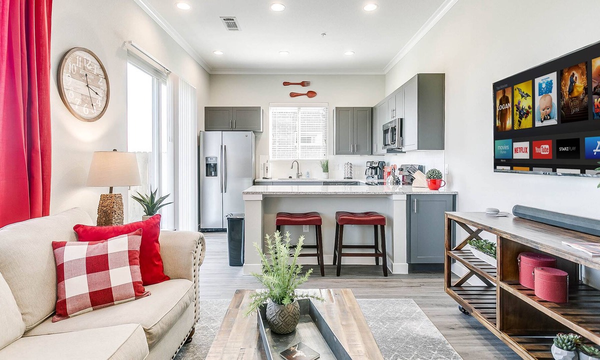 South Arlington Villa | ❤️BRAND NEW CLEAN & SANITIZED Villa Wifi + King Bed + Parking DISCOUNTED PRICE