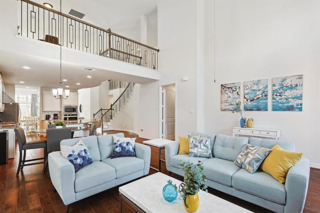 Irving House | Brand New Luxury 6BD 5BA Grand Vacation Home