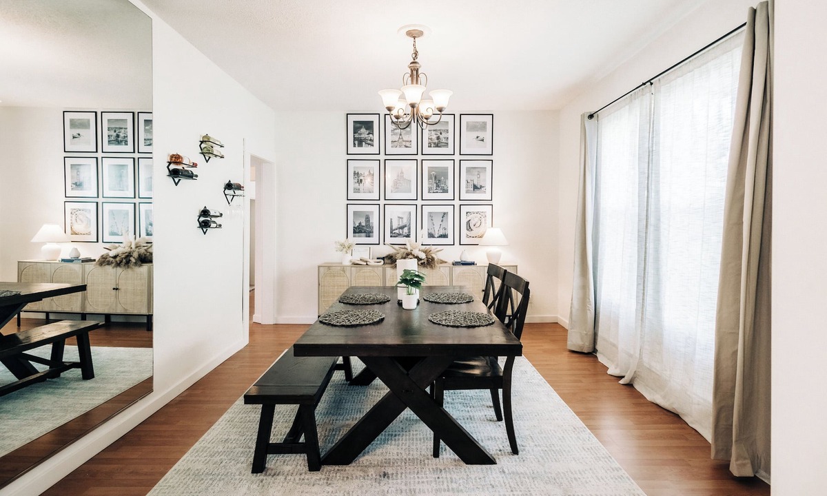Summit - University House | Bright, chic, spacious, central for family with porch, swing chairs & parking