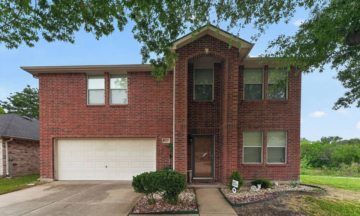 Frisco House | Bright, Fully Furnished Frisco Retreat