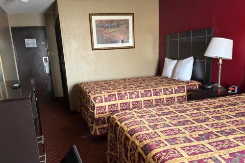 Oklahoma City Hotel | Broadway INN & SUITES OKC