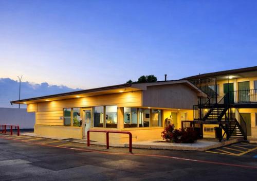 Amarillo Hotel | Budget Inn & Suites